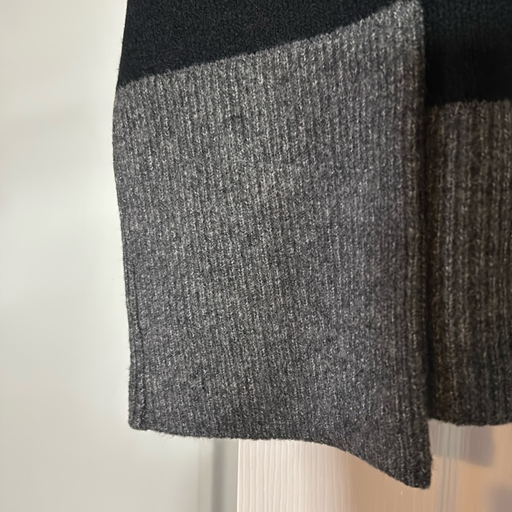 NWT Vince Camuto cozy color block crew neck long sleeve sweater - Picture 6 of 9